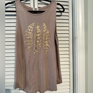 Old Navy women’s mauve tank with rose gold feathers sz.M
